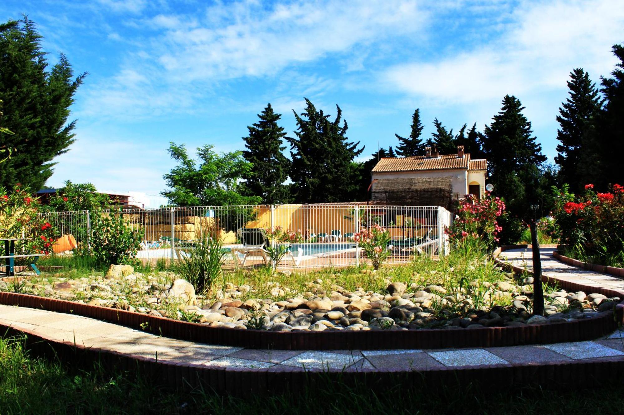 Appart'Hotel Festival Sud Aqua - Avignon Tgv Exterior photo