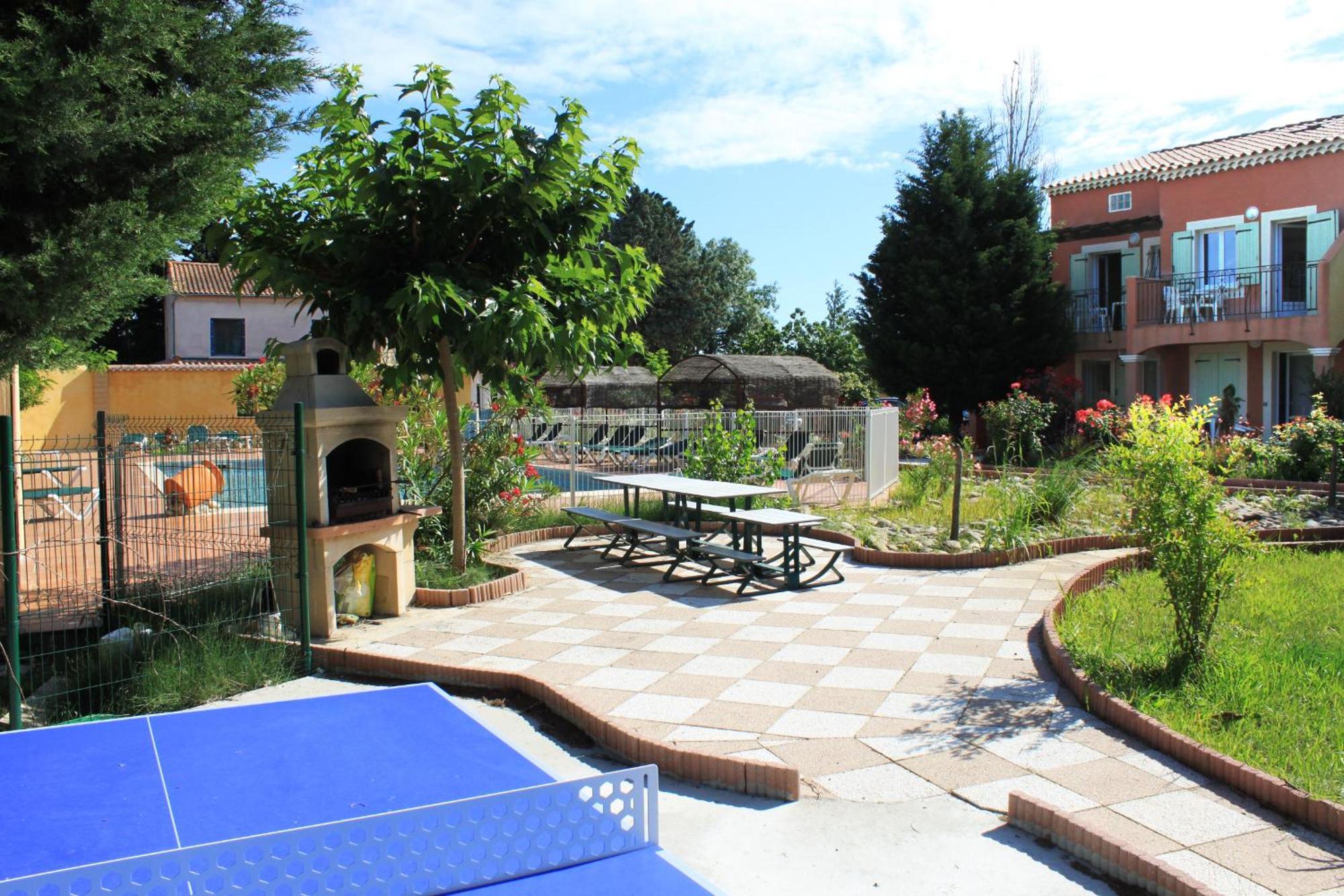 Appart'Hotel Festival Sud Aqua - Avignon Tgv Exterior photo