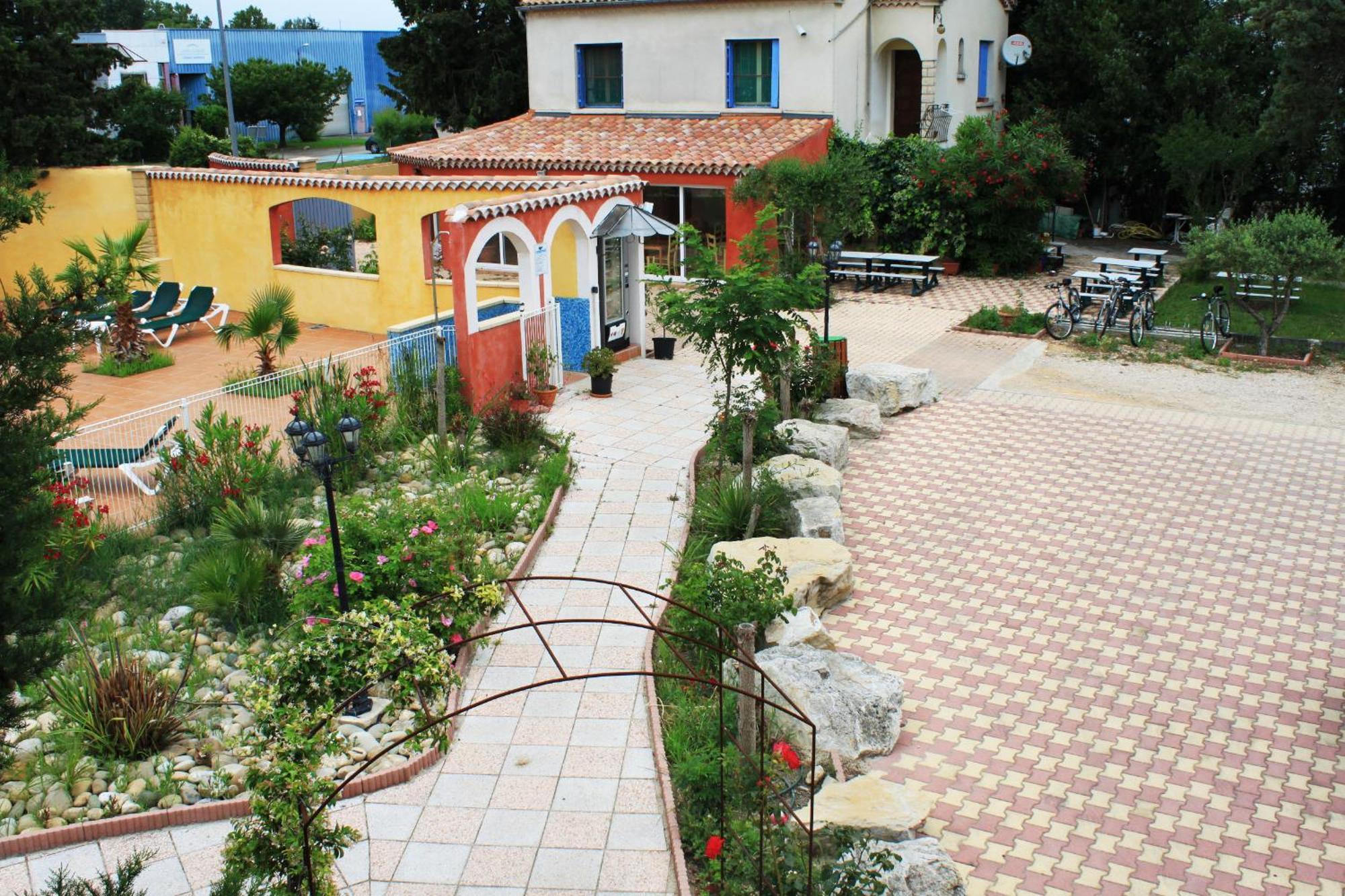 Appart'Hotel Festival Sud Aqua - Avignon Tgv Exterior photo